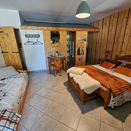 Yourtes Olachat Proche Annecy فافيرج المظهر الخارجي الصورة